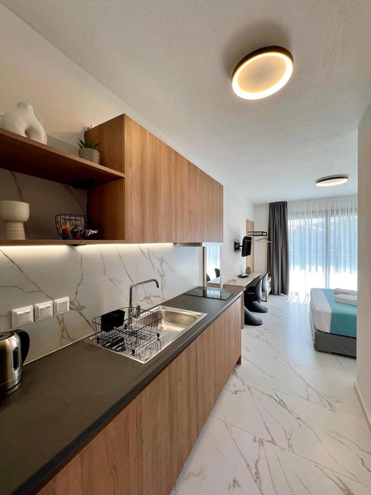 Four Shades Luxury Suites Sarti Exterior foto