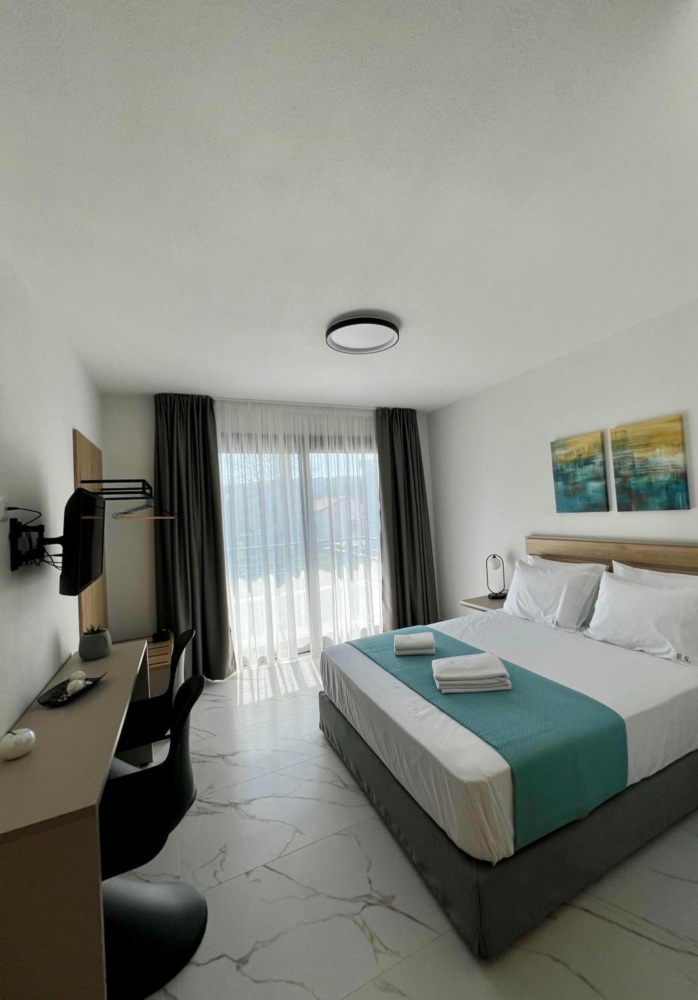 Four Shades Luxury Suites Sarti Exterior foto